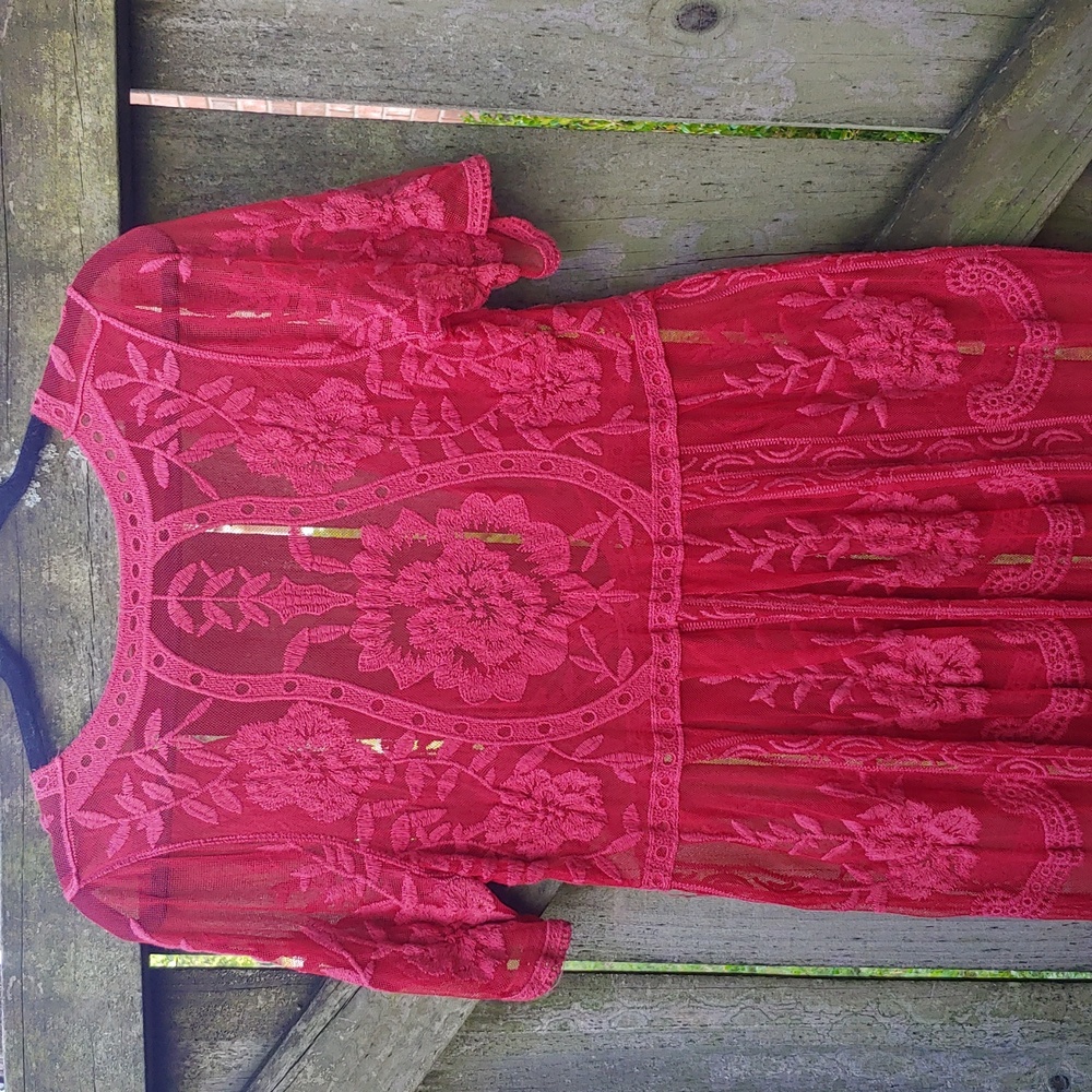 Red Lace V-Neck Women's Dress - Picture 13 of 14